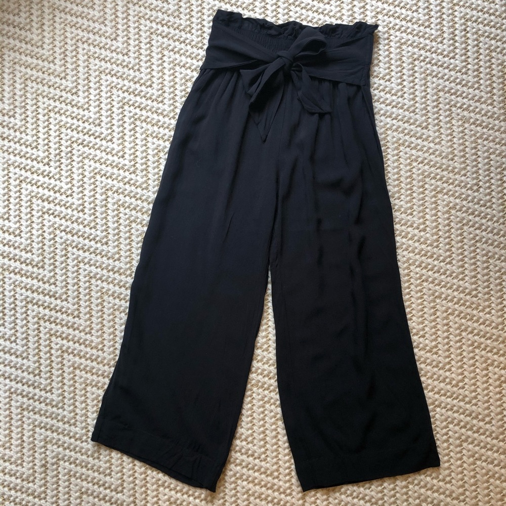 Abercrombie & Fitch Paperbag Wide Leg Cropped Pant